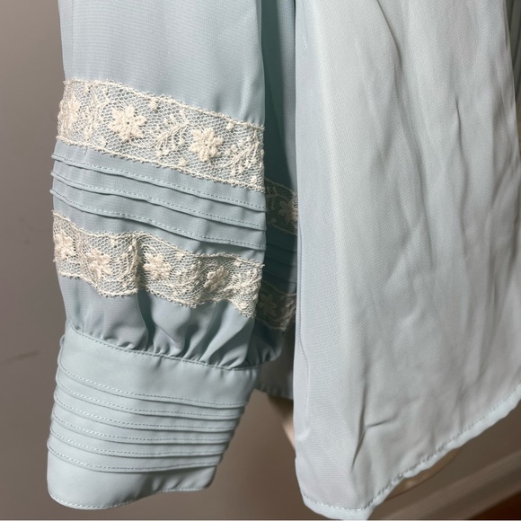 Vintage Chaus woman lace sheer blouse size Xl pale blue cream Pearl buttons - Picture 4 of 8